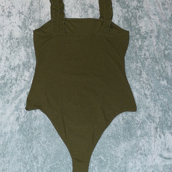 3/$10 Ribbed bodysuit - Picture 6 of 7